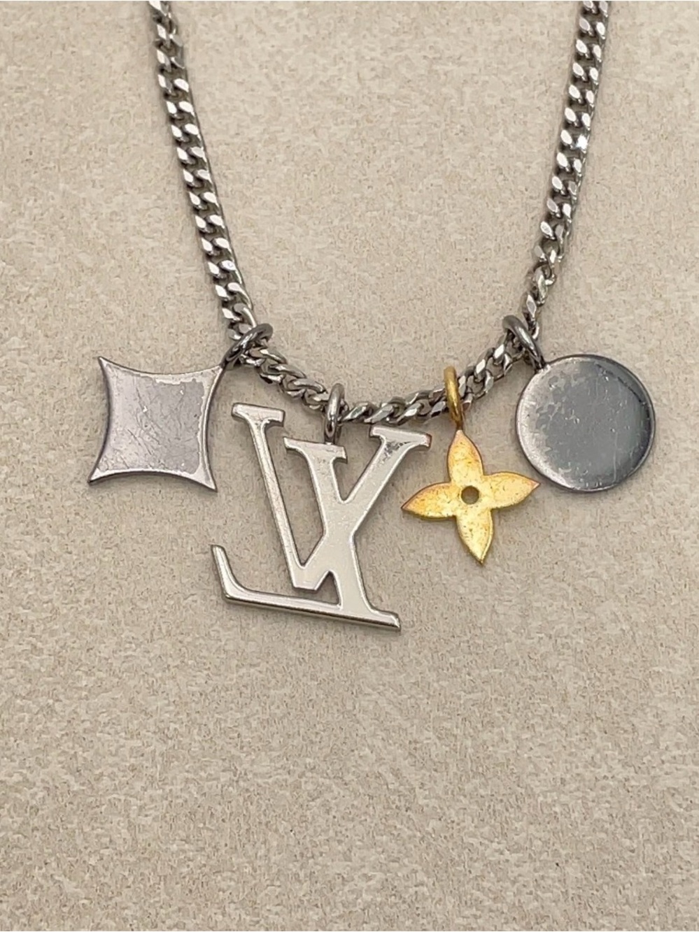 Louis Vuitton Unisex Instincts Silver Necklace - Picture 4 of 7
